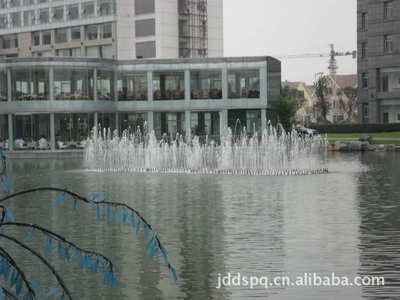 【噴泉實(shí)景圖】?jī)r(jià)格,廠家,圖片,噴泉設(shè)備,高郵市經(jīng)典雕塑?chē)娙h(huán)藝廠-