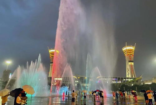 人民廣場(chǎng)噴泉維修公告,兩月后見(jiàn)